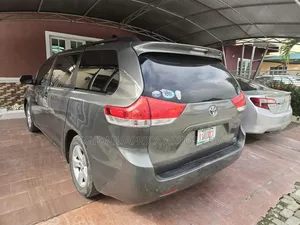 Toyota Sienna 2013 Green