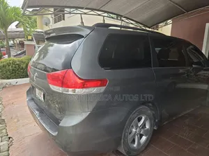 Toyota Sienna 2013 Green