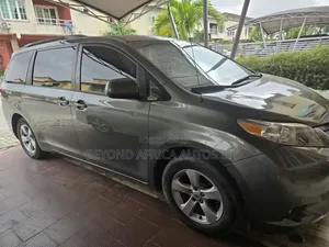 Toyota Sienna 2013 Green