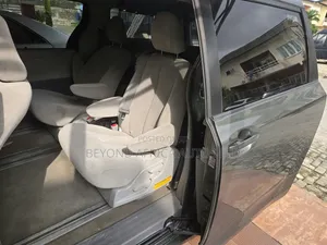 Toyota Sienna 2013 Green