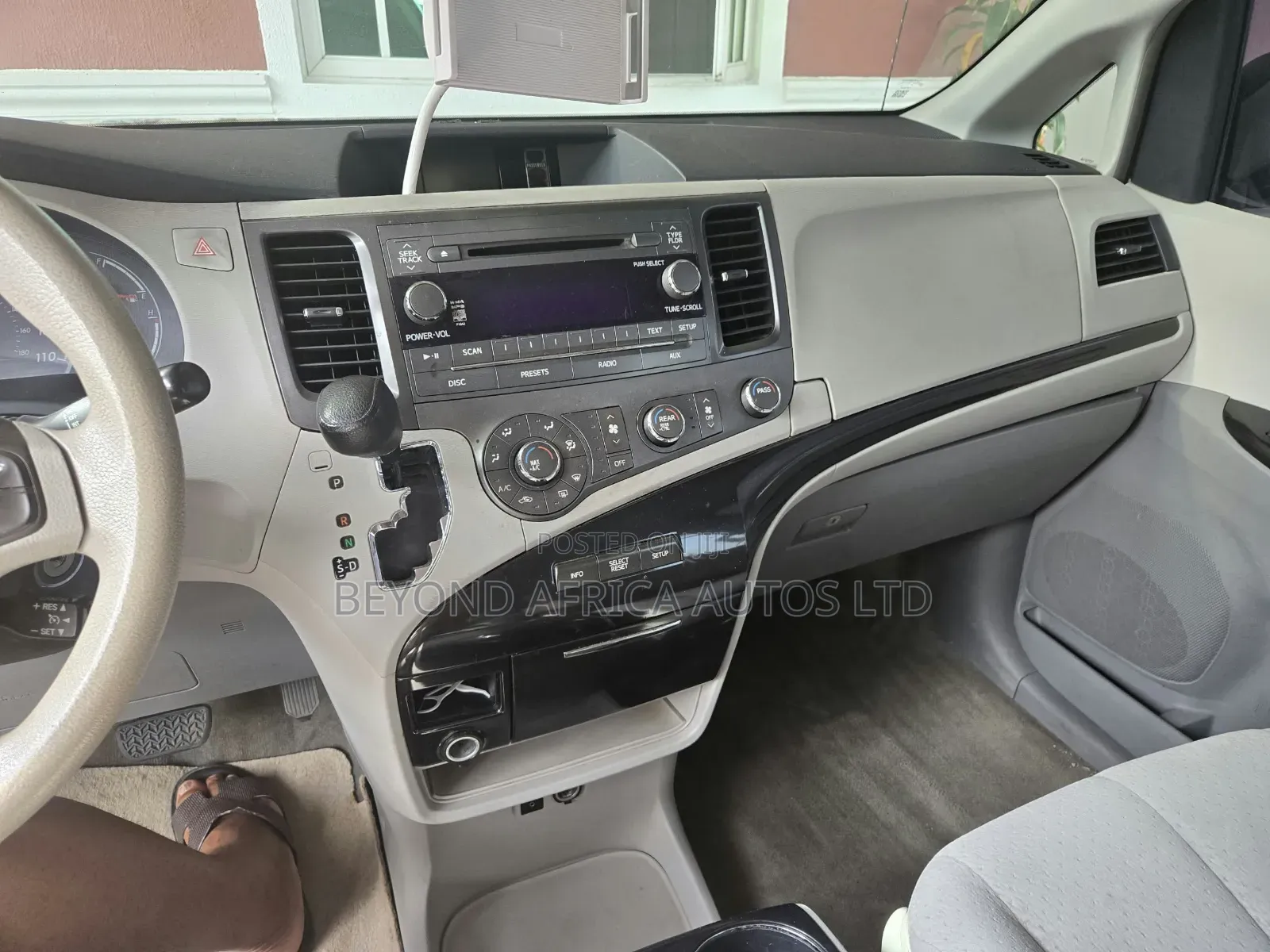 Toyota Sienna 2013 Green