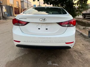 Hyundai Elantra SE 4dr Sedan (1.8L 4cyl 6A) 2014 White