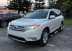 Toyota Highlander SE 2012 White