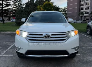 Toyota Highlander SE 2012 White