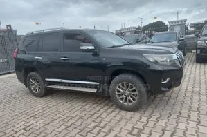 Toyota Land Cruiser Prado 2022 Black