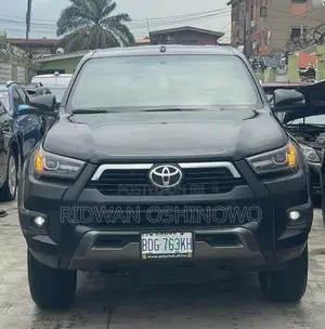 Toyota Hilux 2025 Black