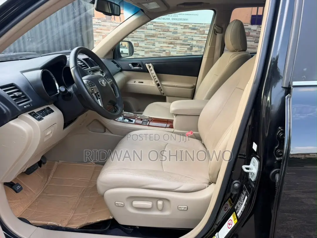 Toyota Highlander Limited 3.5l 4WD 2013 Black