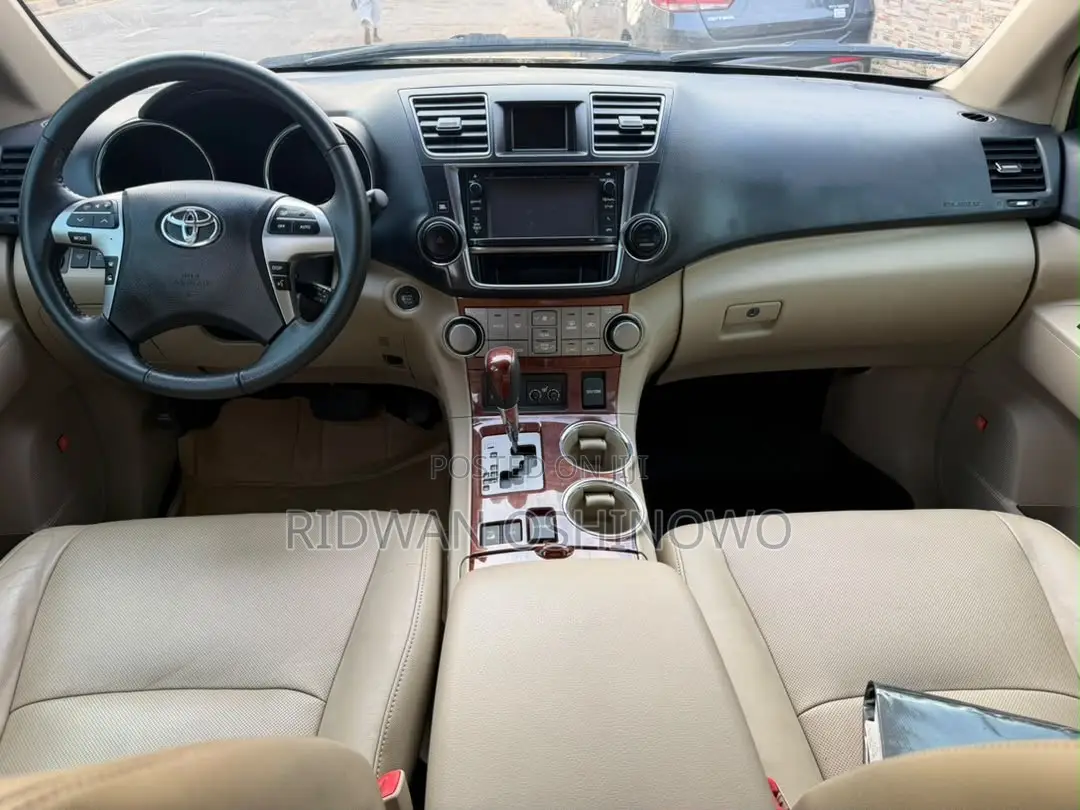 Toyota Highlander Limited 3.5l 4WD 2013 Black