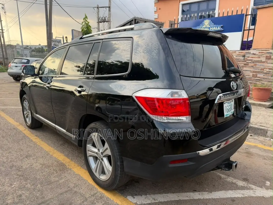 Toyota Highlander Limited 3.5l 4WD 2013 Black