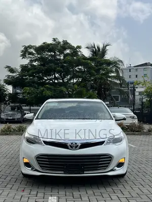 Toyota Avalon XLE 4dr Sedan (3.5L 6cyl 6A) 2014 White