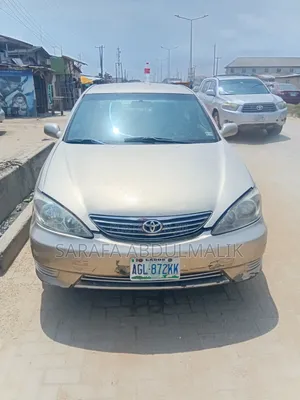 Toyota Camry LE 4dr Sedan (2.4L 4cyl 4A) 2004 Gold