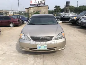 Toyota Camry 2004 Gold