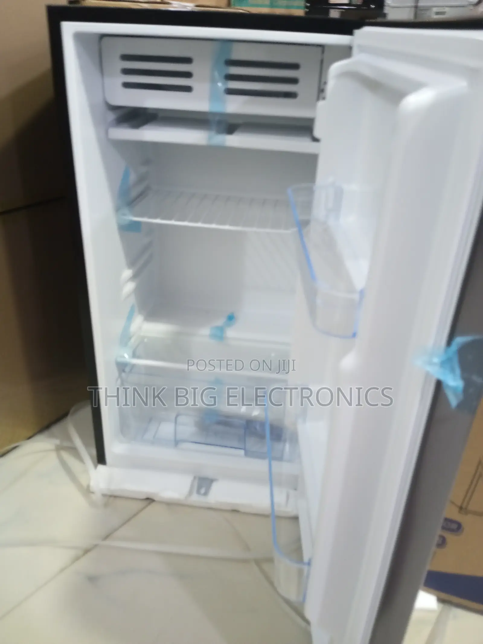 Royal Mini Tabletop Fridge for Apartments 105L