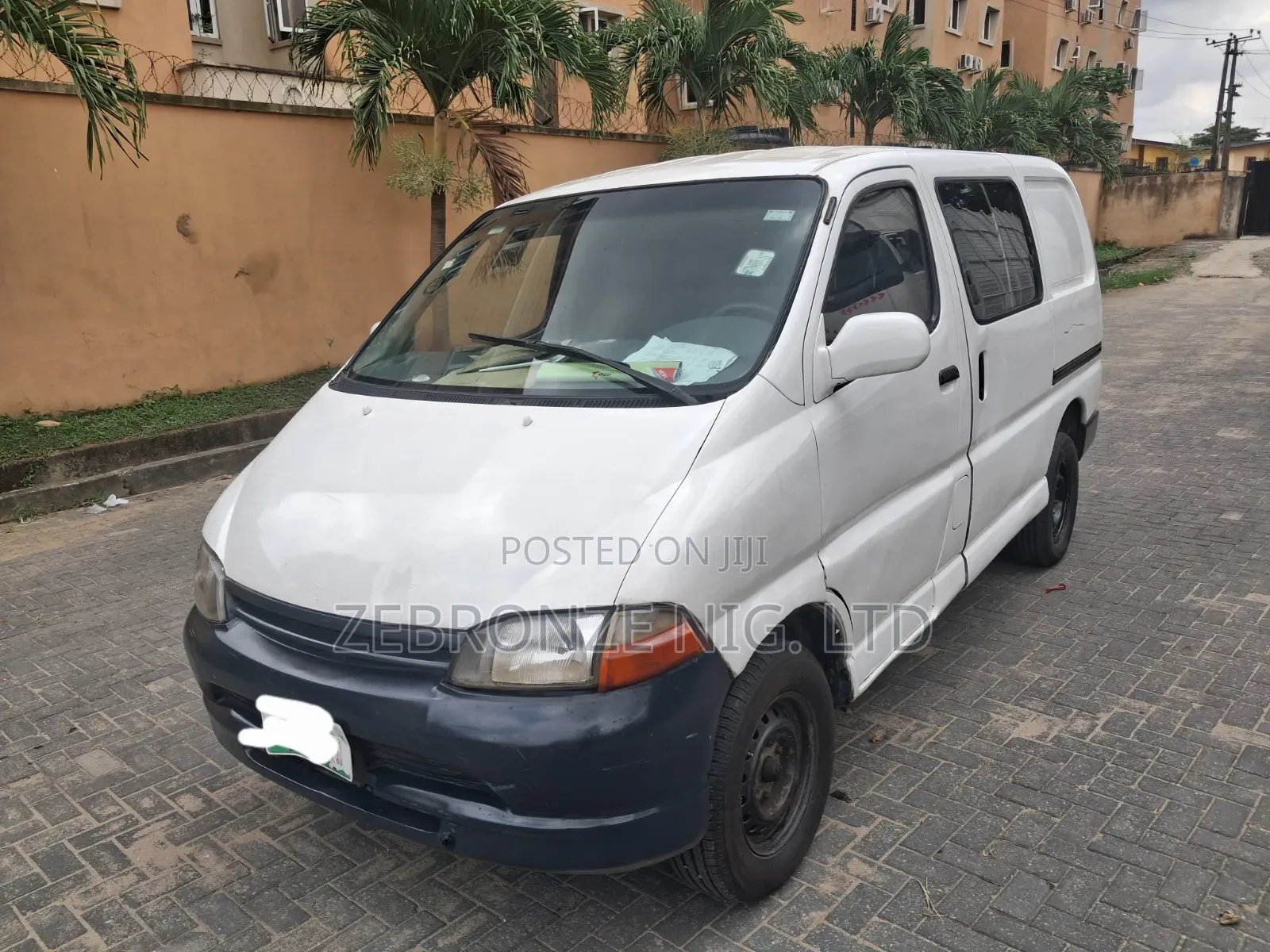 Toyota HiAce 2005 White