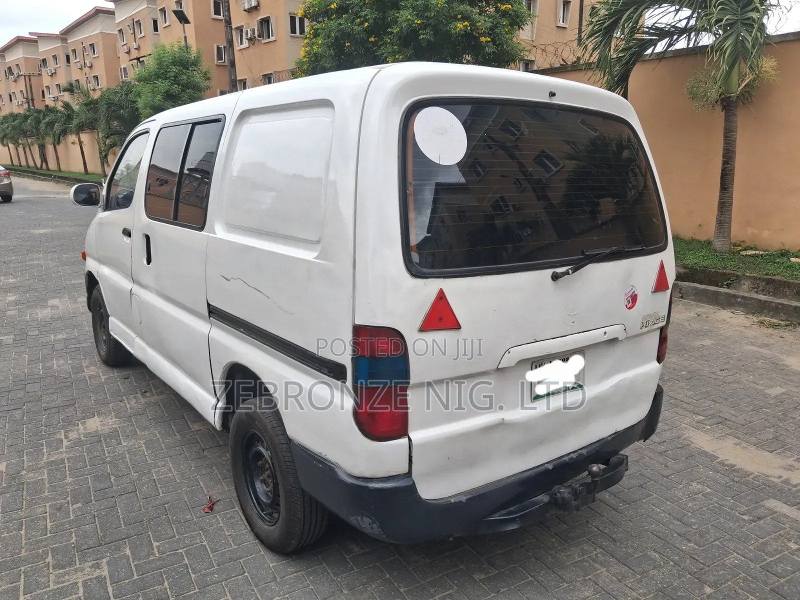 Toyota HiAce 2005 White
