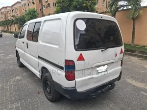 Toyota HiAce 2005 White