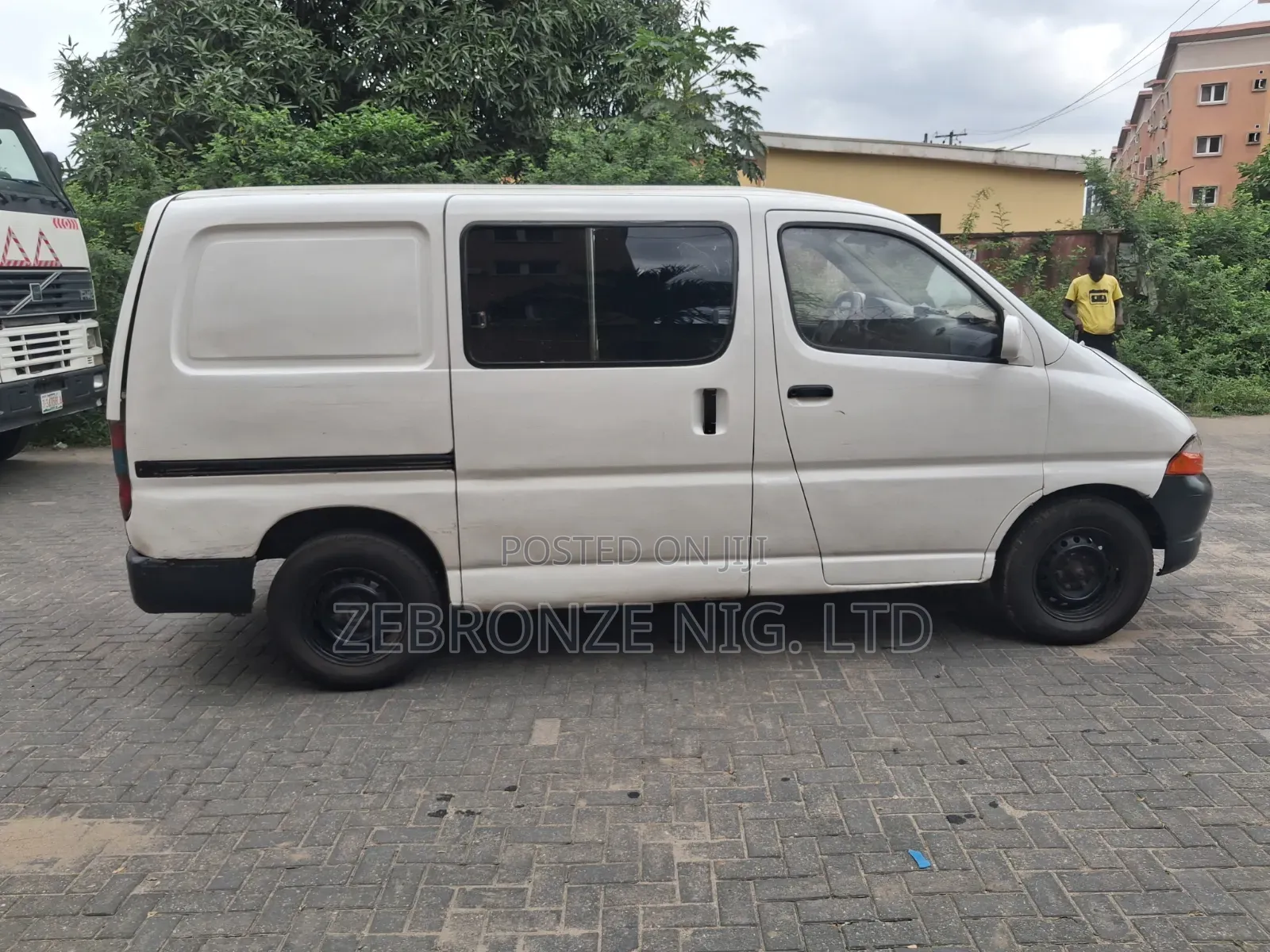 Toyota HiAce 2005 White