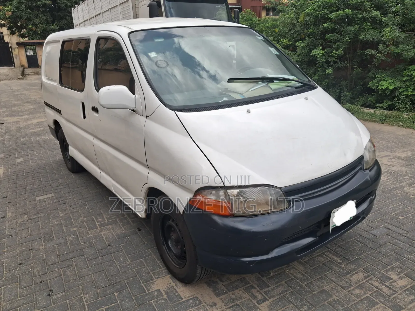 Toyota HiAce 2005 White
