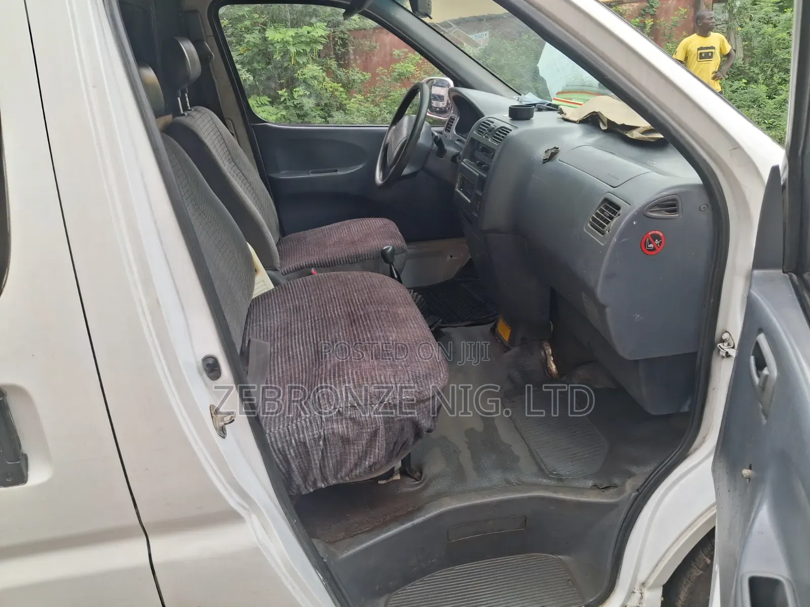 Toyota HiAce 2005 White