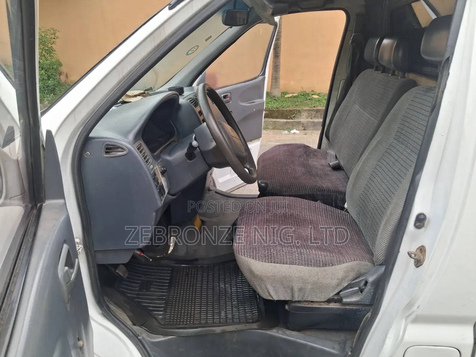 Toyota HiAce 2005 White