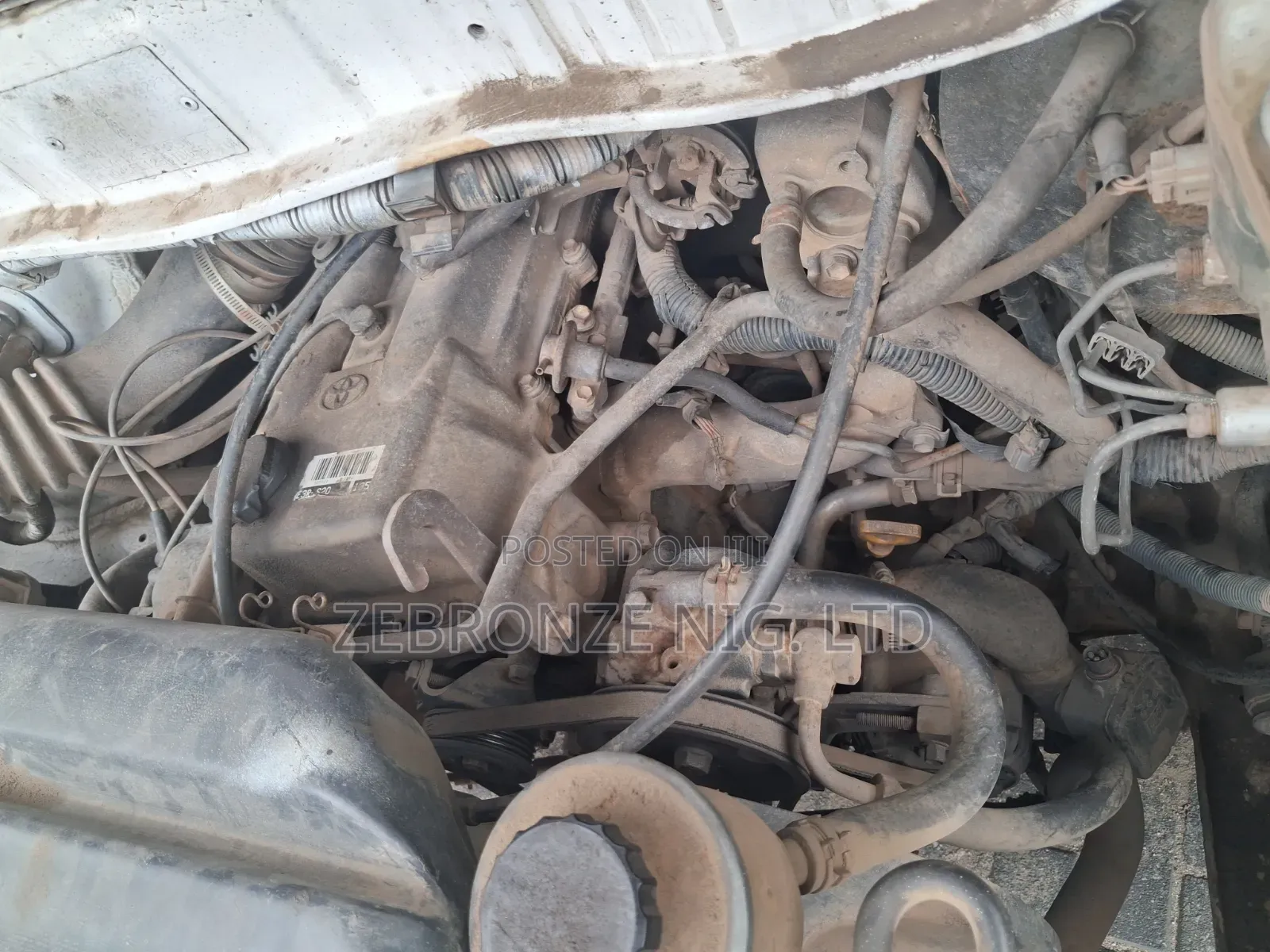 Toyota HiAce 2005 White