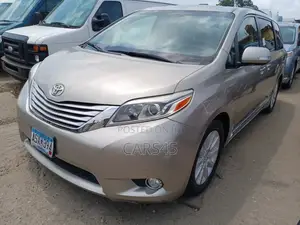 Toyota Sienna 2015 Gold