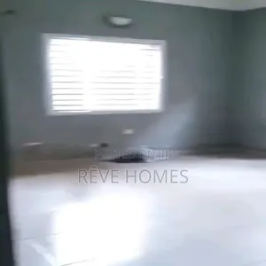 3bdrm Block of Flats in Soluyi for rent