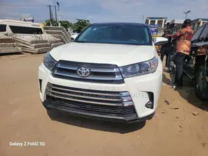 Toyota Highlander LE FWD 2020 White