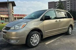 Toyota Sienna LE AWD 2005 Gold