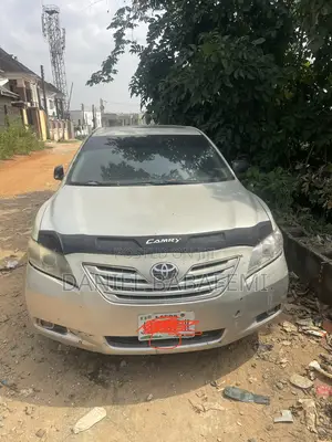 Toyota Camry XLE V6 4dr Sedan (3.5L 6cyl 6AM) 2009 Silver