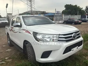 Toyota Hilux 2022 White
