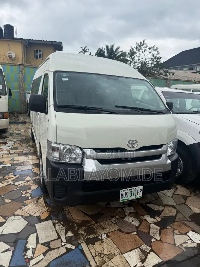 Toyota HiAce 2019 White
