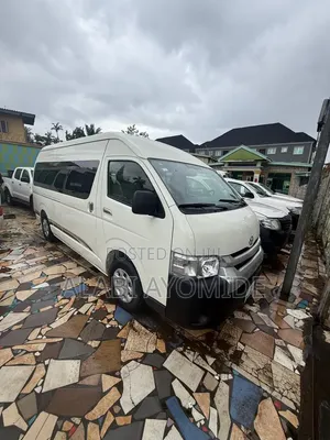 Toyota HiAce 2019 White