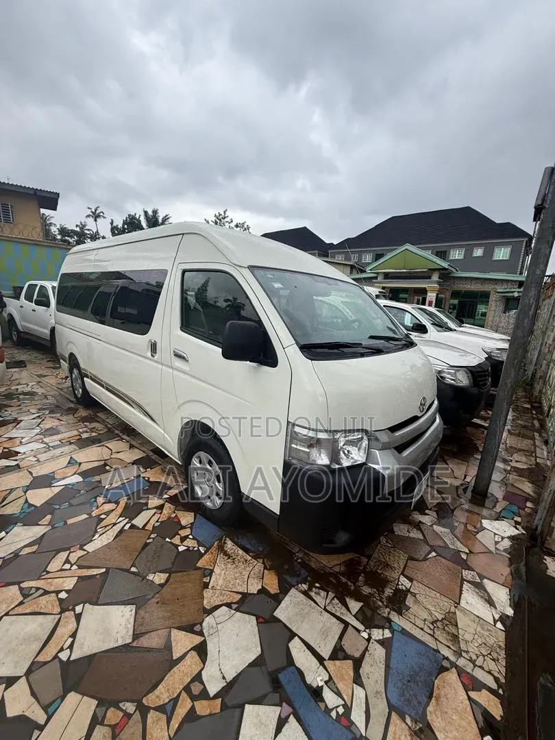 Toyota HiAce 2019 White