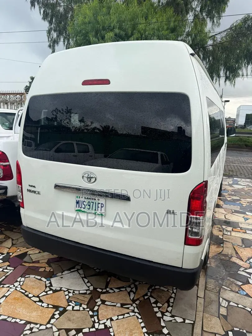 Toyota HiAce 2019 White