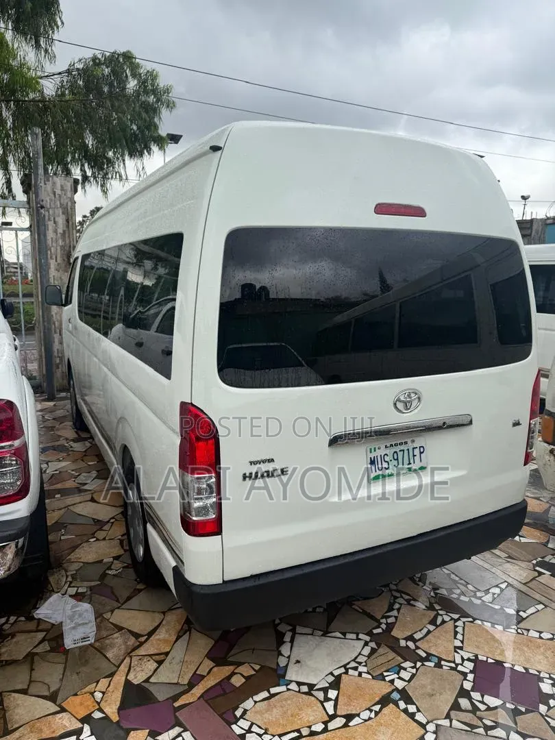 Toyota HiAce 2019 White