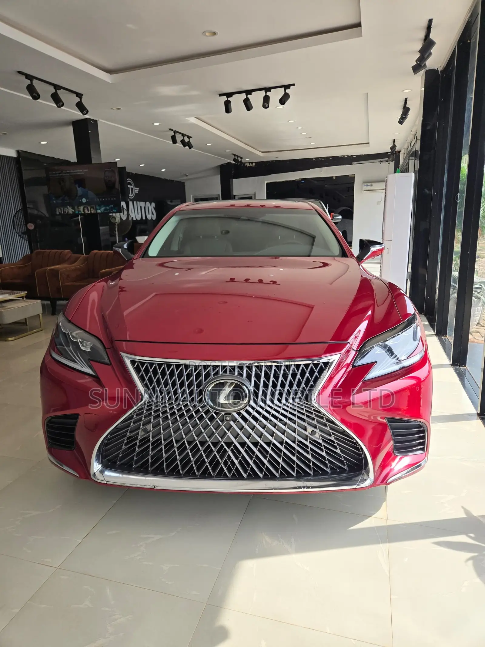 Lexus LS 2019 Red