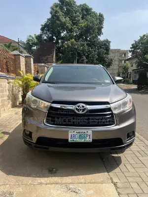 Toyota Highlander XLE 4dr SUV AWD (3.5L 6cyl 6A) 2015 Gray