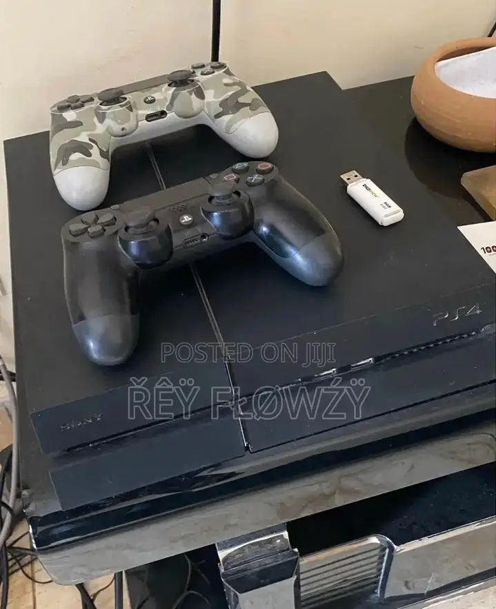 PS4 Game Console