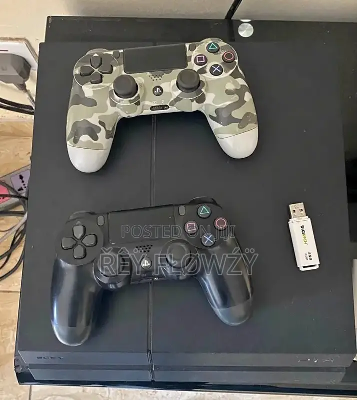 PS4 Game Console