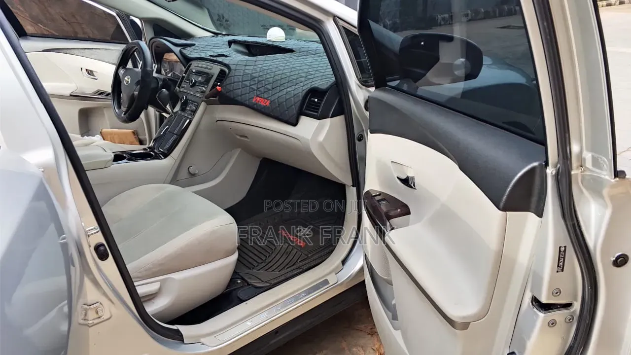 Toyota Venza 2011 Silver