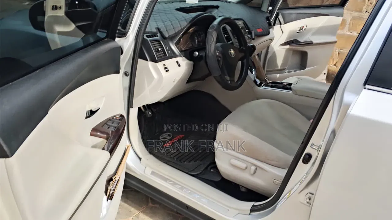 Toyota Venza 2011 Silver