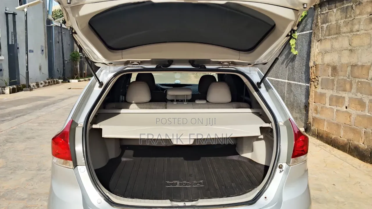 Toyota Venza 2011 Silver