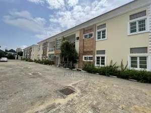 3bdrm Block of Flats in Lekki Phase 1 for rent