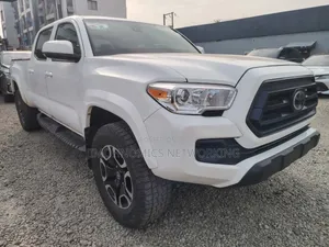 Toyota Tacoma 2023 White