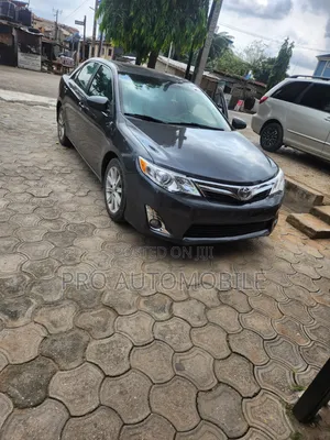 Toyota Camry XLE 4dr Sedan (2.5L 4cyl 6A) 2012 Gray