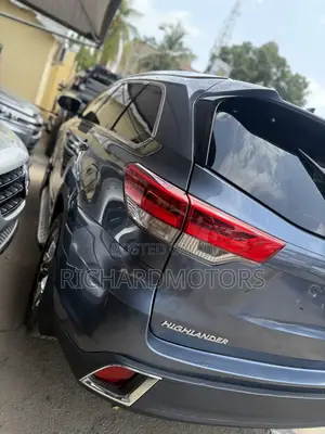 Toyota Highlander Limited Platinum 2019 Blue