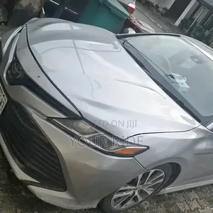 Toyota Camry LE FWD (2.5L 4cyl 8AM) 2018