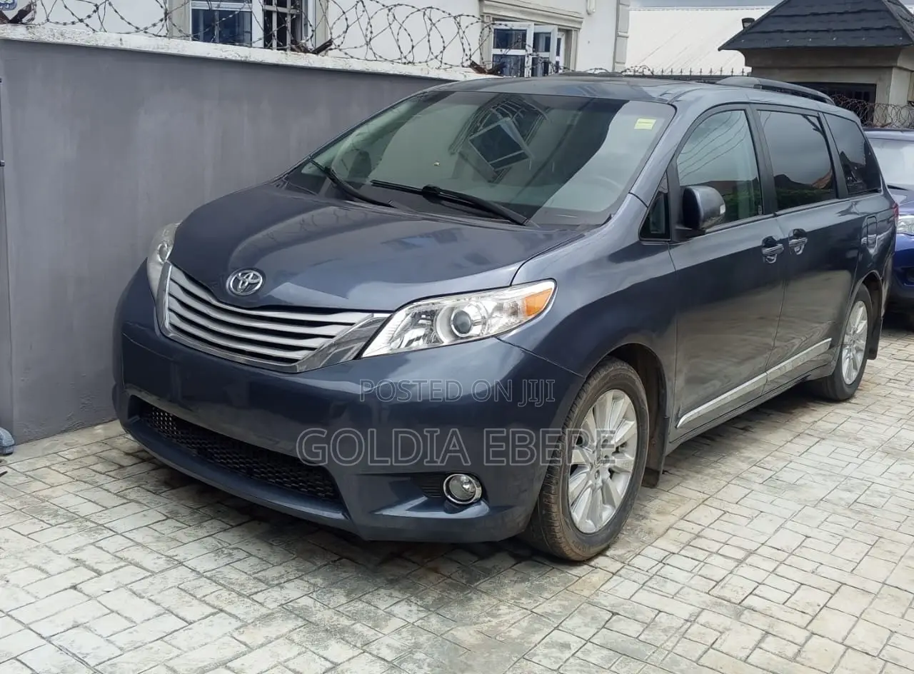 Toyota Sienna 2013 Blue