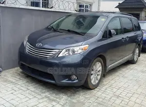 Toyota Sienna 2013 Blue